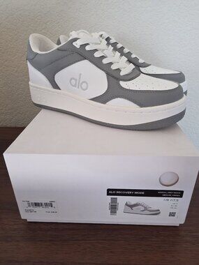 Alo Recovery Mode Sneaker X 01 Classic Mens 6 Womens 7.5 White And Grey
